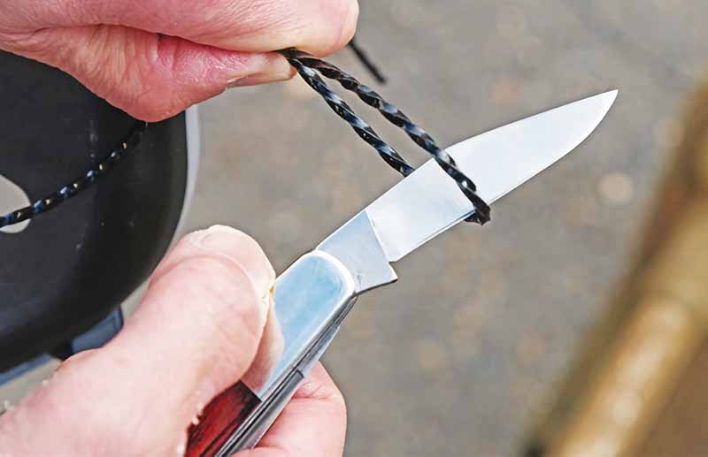 Trimming string is one of the general utility tasks performed by working knives like the Bear & Son 2281R Rosewood Barlow.