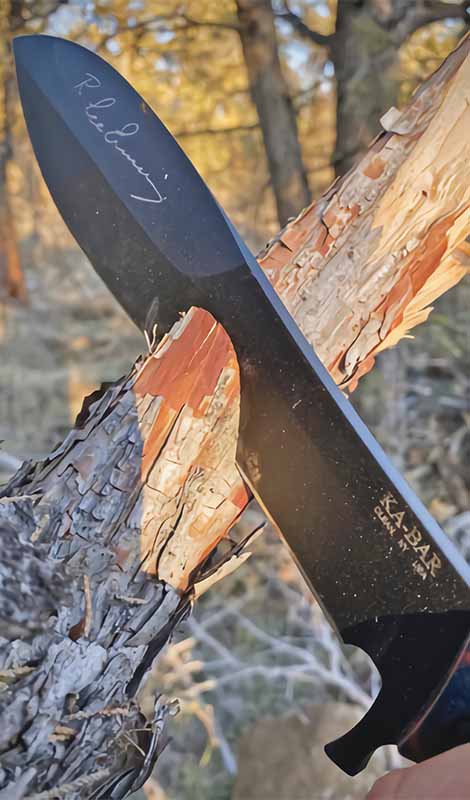 The KA-BAR Gunny chomps into dry pine. Its forward weight and blade design promote effi cient chopping