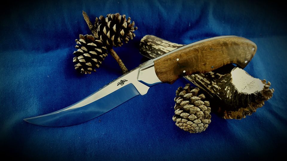 Devin Bliss's modified pronghorn is now elegantly displayed in an image that reflects all the best attributes of his knivemaking.