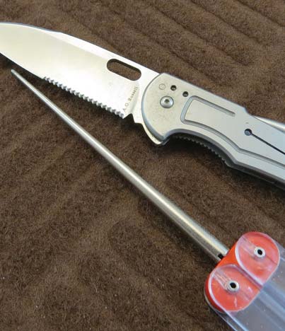 Serrated knife sharpening tips