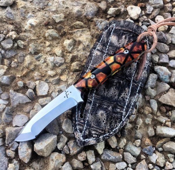 Tyler Freund includes a 100% caiman tail sheath with The Cruiser.