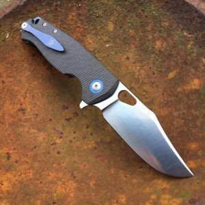 The GM2 has the GiantMouse logo on the blue anodized titanium clip.