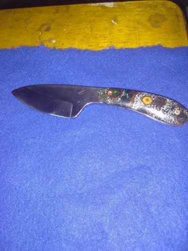 Will Thompson made a beautiful knife, but his photograph did not do it justice.