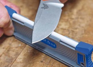 Benchmade’s 50082 14 Degree Guided Hone Tool is specially designed for use only with the company’s knives with the 14-degree SelectEdge cutting edge. Integrated angle guides help set the proper edge angle.