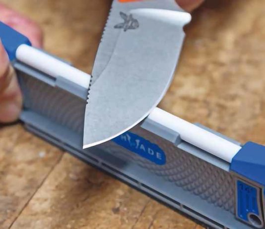 Benchmade’s 50082 14 Degree Guided Hone Tool is specially designed for use only with the company’s knives with the 14-degree SelectEdge cutting edge. Integrated angle guides help set the proper edge angle.