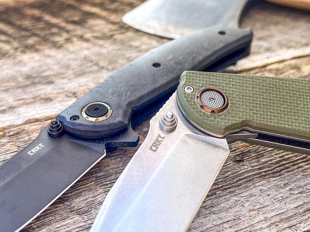 The Butte's lock release is disguised as a pivot bolt, which makes unlocking the blade intuitive, even while wearing work gloves. It also keeps the knife’s sleek look.