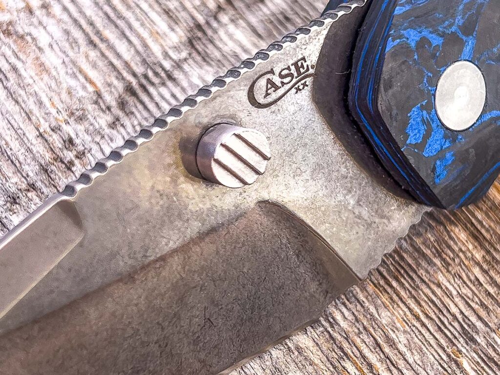 Large, angled and stepped thumbstuds make the blade of the Case Westline easy to open.