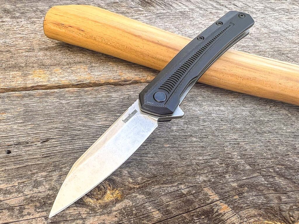 The reverse tanto blade shape of the Kershaw knife makes it user friendly, with what the author describes as a gently sweeping edge that maximizes cutting efficiency.