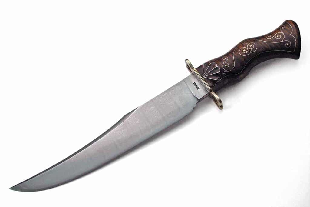 A good number of Moran’s damascus knives were fighters and bowies, according to Dave Ellis. This classic ST-24 in ladder-pattern damascus and curly maple handle with fancy wire inlay is a favorite of Moran collectors. (Exquisiteknives.com image)