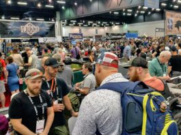The show hall got crowded in a hurry on Friday at last year’s BLADE Show.
