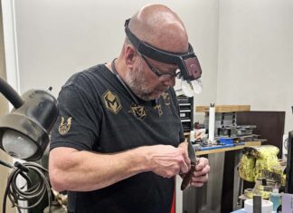 In “The Art of Selling,” long-time maker of utilitarian fixed blades and folders, Tom Krein will outline what a knifemaker who is serious about selling knives should do and how he or she should behave behind a knife show exhibitor table.