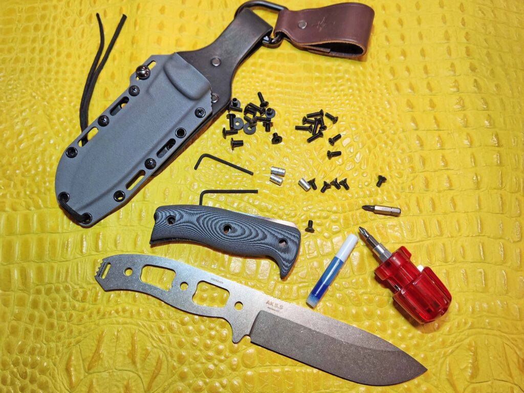 When the author pulled everything out of the bags for the Architect AK 5.5, this is what he got. The sheath was assembled. A threaded post system attaches the scales, and there were plenty of extra screws for the sheath and handle. All the bags are quality and of the Ziploc® type. Tool users will appreciate them.