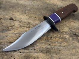 Brian “Rocco” Nawrocki’s tribute knife for USMC Sergeant Scott Bunker includes blade steel and deck wood from the vintage World War II Battleship USS North Carolina. The L/3/25 on the blade represents Scott’s Lima Company (L), Third Battalion (3) and 25th Regiment (25).