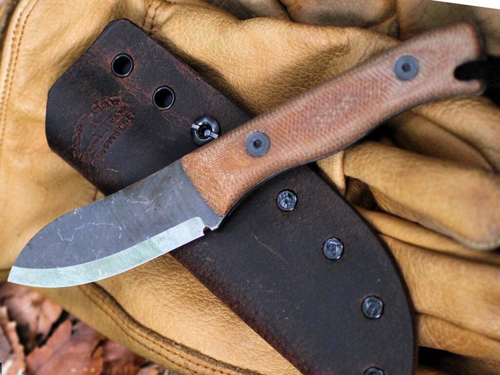 The Cub-Muk is a newish installment of the Knives By Nuge Cub series. The author used it as his companion blade in the Adirondacks with Nuge.