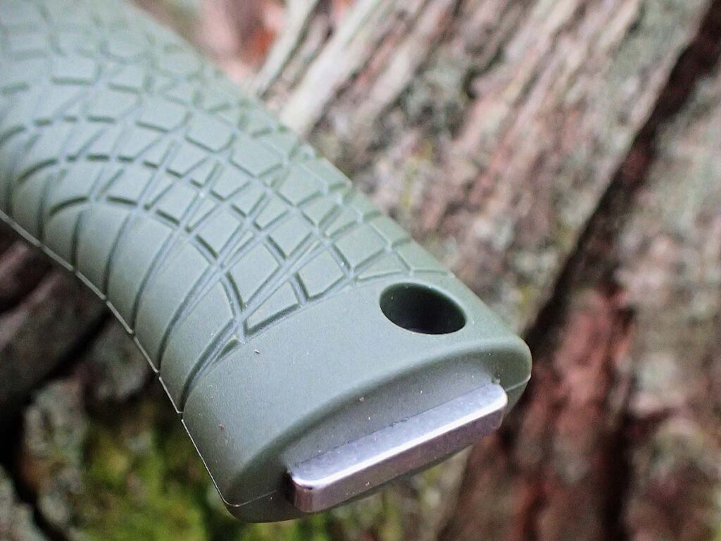 The exposed pommel/ferro rod striker is an outstanding feature of the Böker Bronco Mini for added utility.