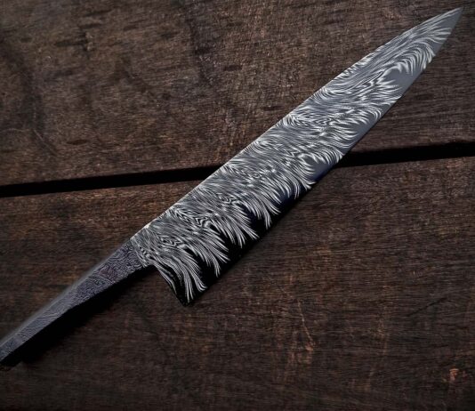 Gabe Fletcher used the gradient element technique developed by Mareko Maumasi and Peter Burt to arrive at the award-winning pattern on his BLADE Show 2025 Best Damascus winner. (Gabe Fletcher knife image)
