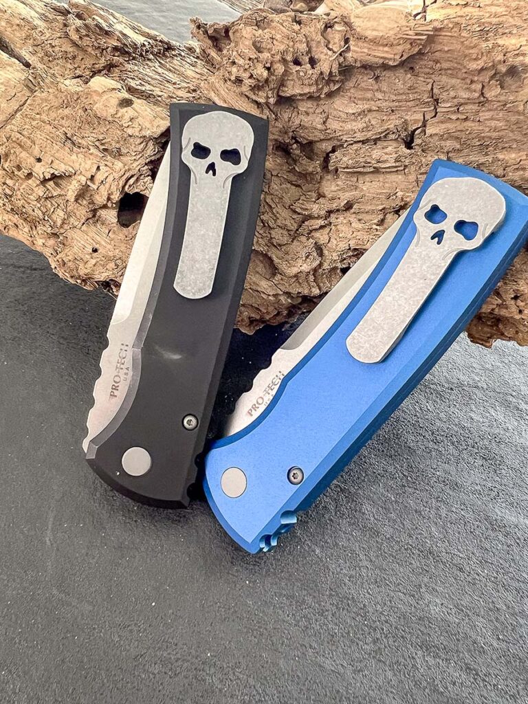 Designed by Ramon Chavez, the Pro-Tech Redencion 229 and its skull pocket clip stand out. Given the clip’s width, it’s also highly functional and durable. You are not going to spring this clip from your pocket accidentally. Note that the clip screws are inserted from inside the handle for a cleaner look.