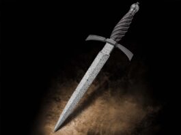 A European quillon dagger with a wire-wrapped handle that passes inspection is one of the prerequisites of earning the rating of ABS master smith. A veteran MS, Charles Carpenter continues to make outstanding quillon daggers such as this one in African blackwood, winner of Best Dagger at Cowtown 2025. Overall length: 16 inches. Carpenter’s price for a similar knife: $6,000. (Jocelyn Frasier image)