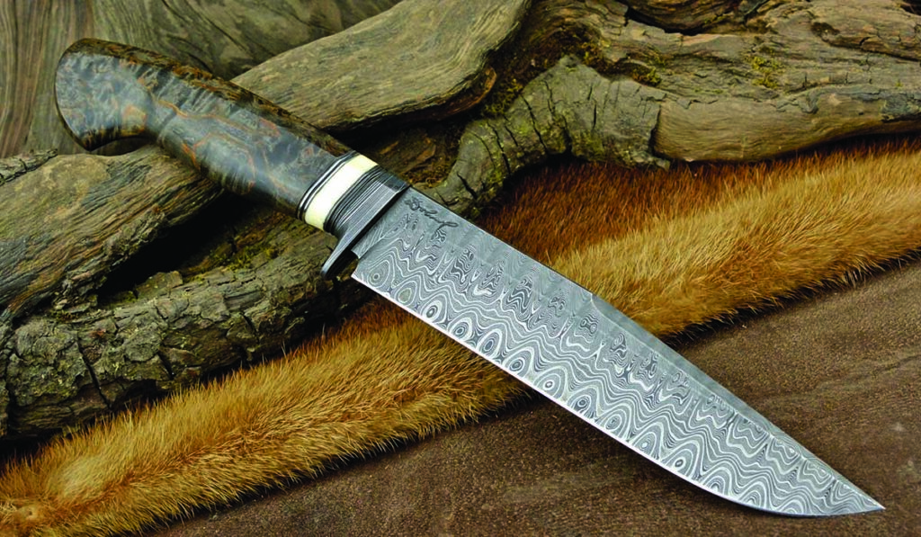 Petr Dohnal forged a damascus camp knife