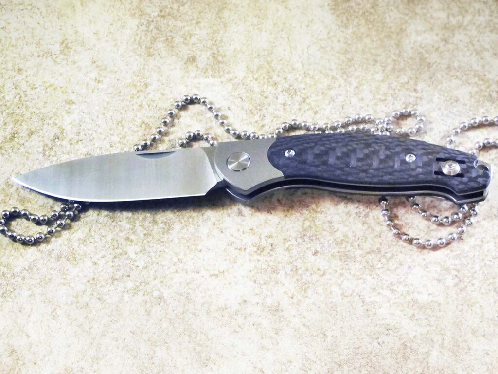 The GiantMouse Ace Farley V2 is an upscale example many enthusiasts envision when they think of a classic gent’s knife, from the satin-bolstered frame to the meticulous surfaces of the finely finished scales and understated blade.