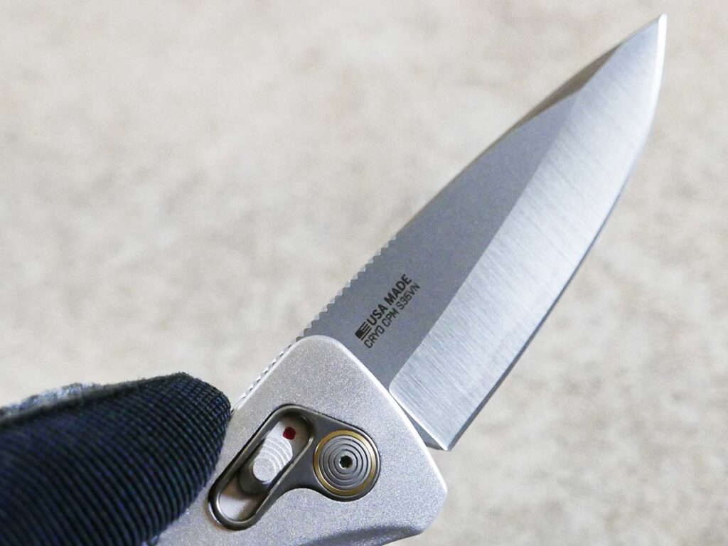 The SOG One-Zero Auto has the same pull-down blade release on both sides, a boon to southpaws who often get—ahem—“left” out of the design equation. The wide cutting edge is quite utilitarian.