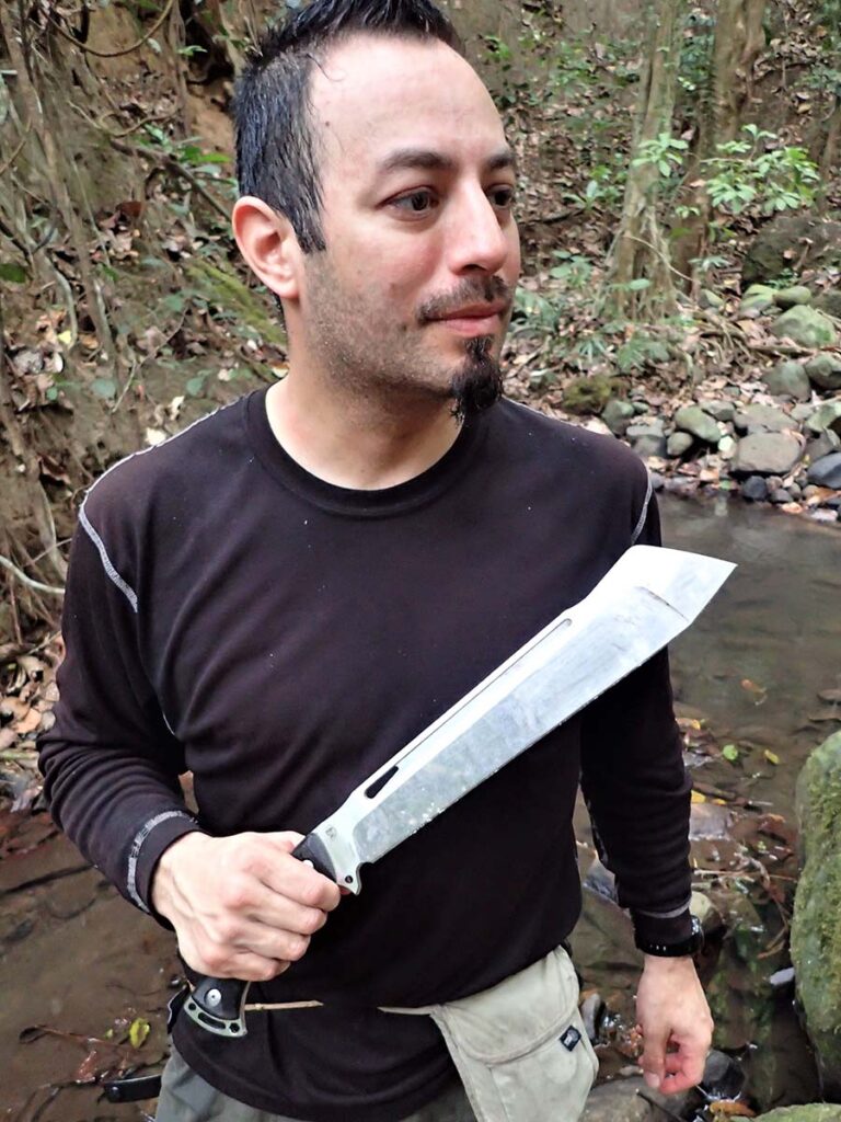 “Fiddling in the dark or cold is the worst when working with sharp tools or lacking time. Gloves can slow you down big time,” Reuben Bolieu opined. “Sometimes you need to take a stand and say, ‘The gloves are coming off!’” (Bolieu image)