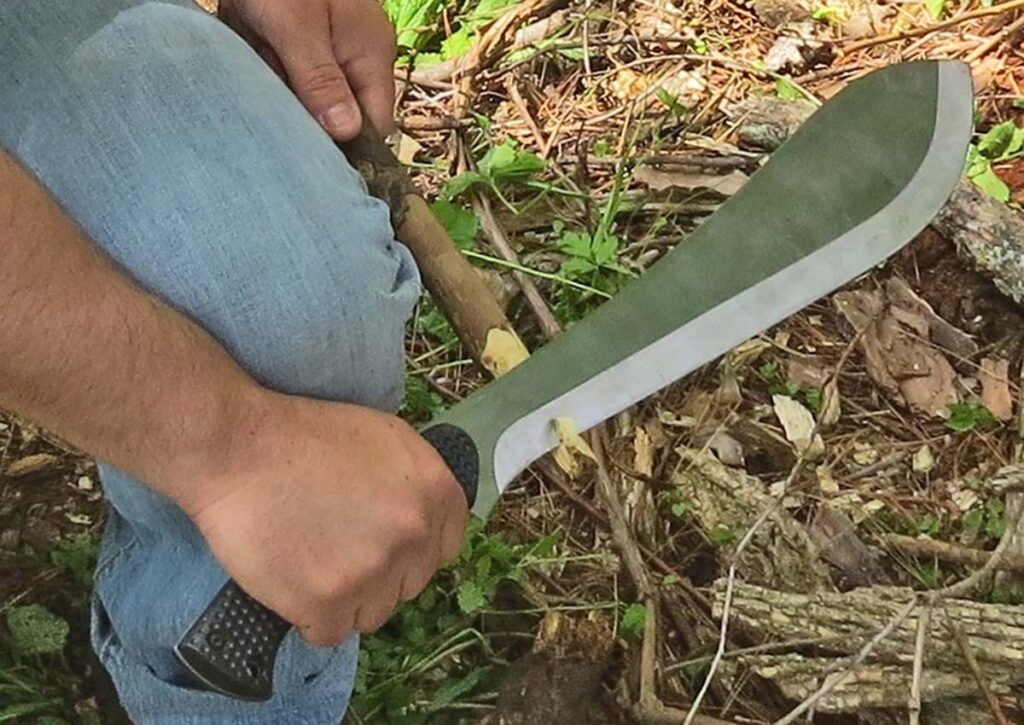 Fox uses a curved handle on its bolo-style machete to allow your hand some movement up and down the grip. “I tend not to like such a grip on smaller knives as it crams the fingers into a small area during use,” the author opined. “The flared back end prevents the hand from slipping off during a swing.