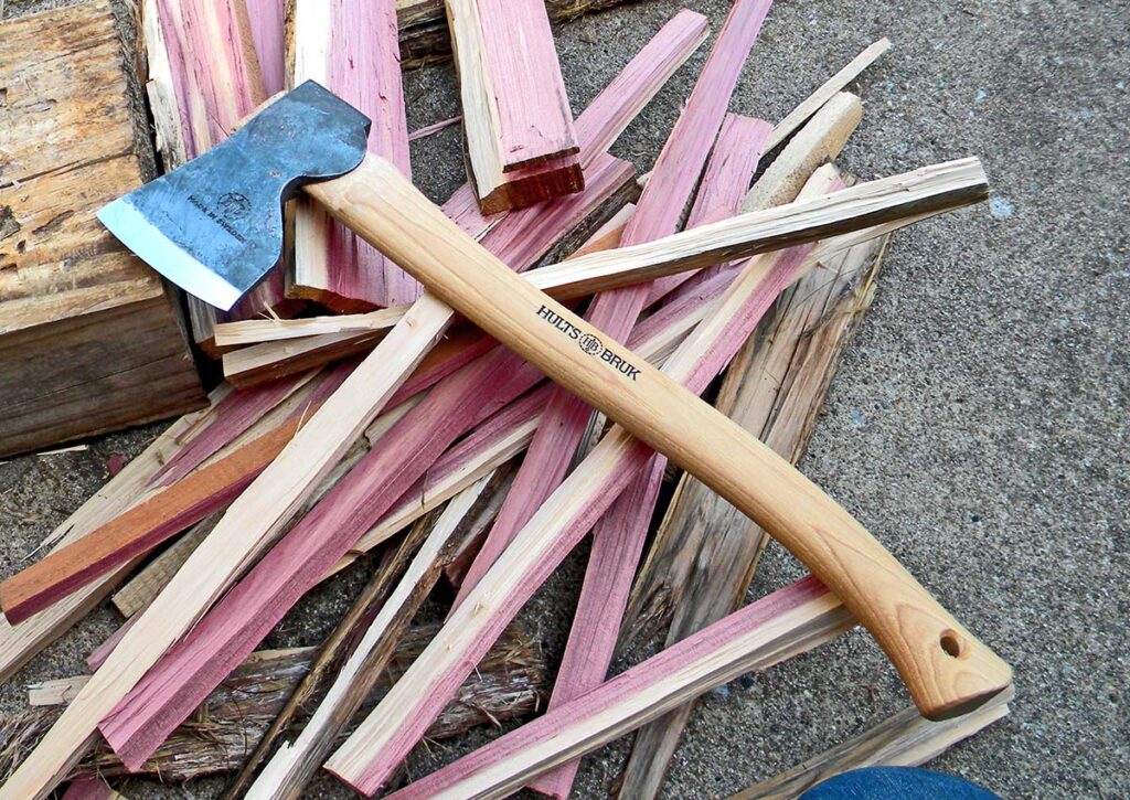 The Spika split one red cedar slab in one chop. The author kept on splitting till he had a nice pile of kindling.