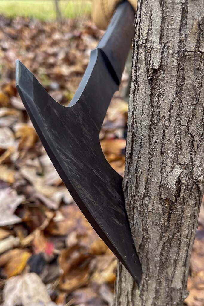 The curve of the head of the Winkler Ridge Line attacks wood at a slight radius, amplifying chopping power.