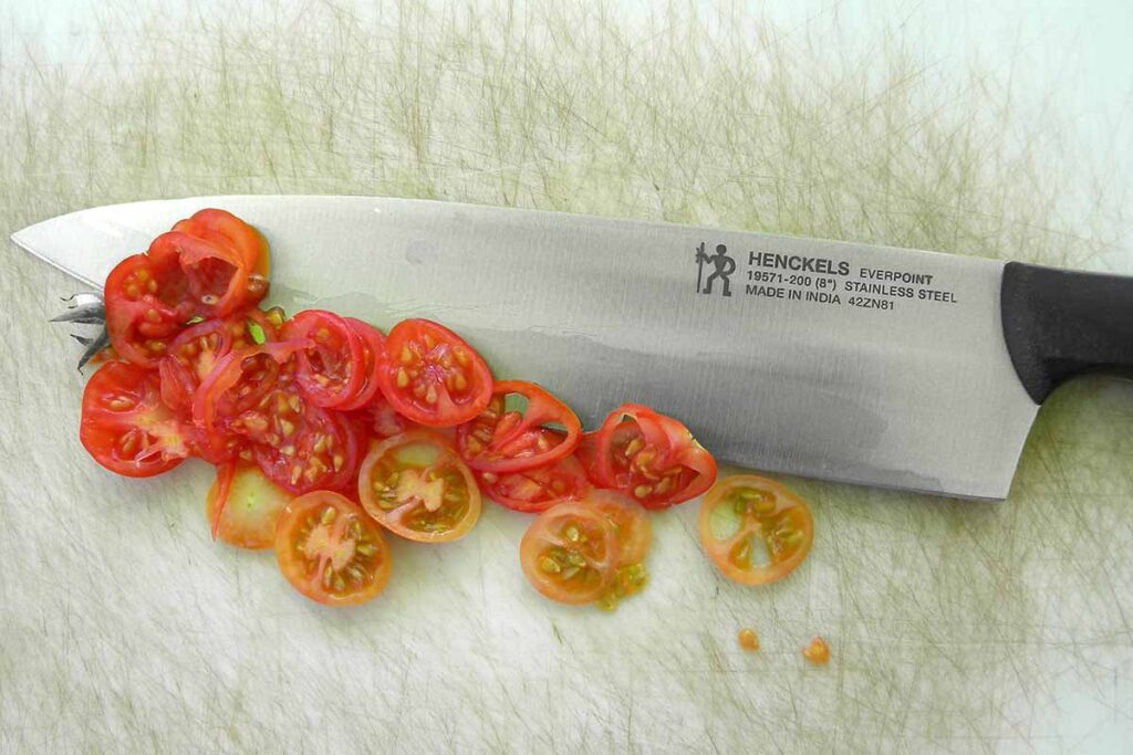 Everpoint slicing tomatoes