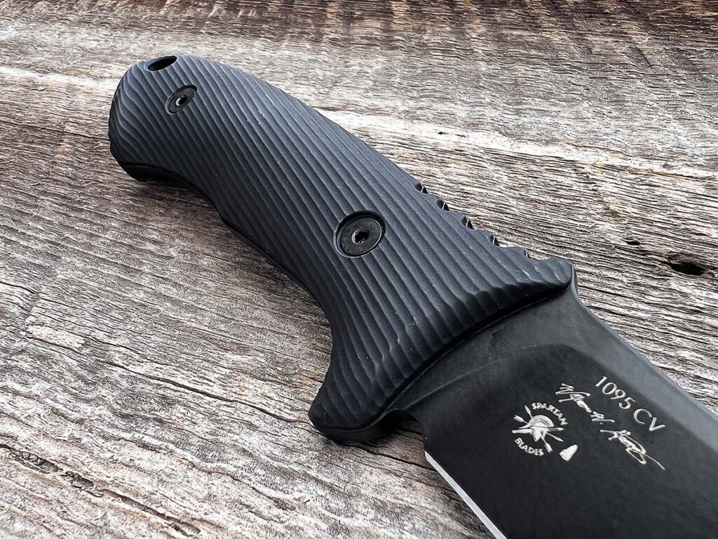 As the author noted, one of the hallmarks of a true Bill Harsey design is the handle. “His handle designs are among the best in the industry,” the author observed. “They are contoured to fit your hand like a glove, without any hot spots.” Handle features also prevent forward or backward sliding of the hand, while the 3D texturing adds enough grip to be secure but not aggressive. 