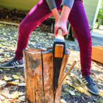 Splitting an edge from an Oak log using the CRKT Cimbri