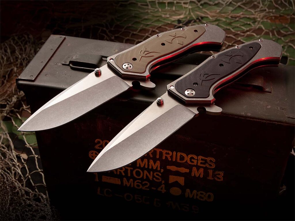 One of the more recent collaborative efforts between Allen Elishewitz and Les George is the Cerberus, a flipper folder in CPM 154 stainless blade steel and a titanium frame with insert. Closed length: 5 inches.