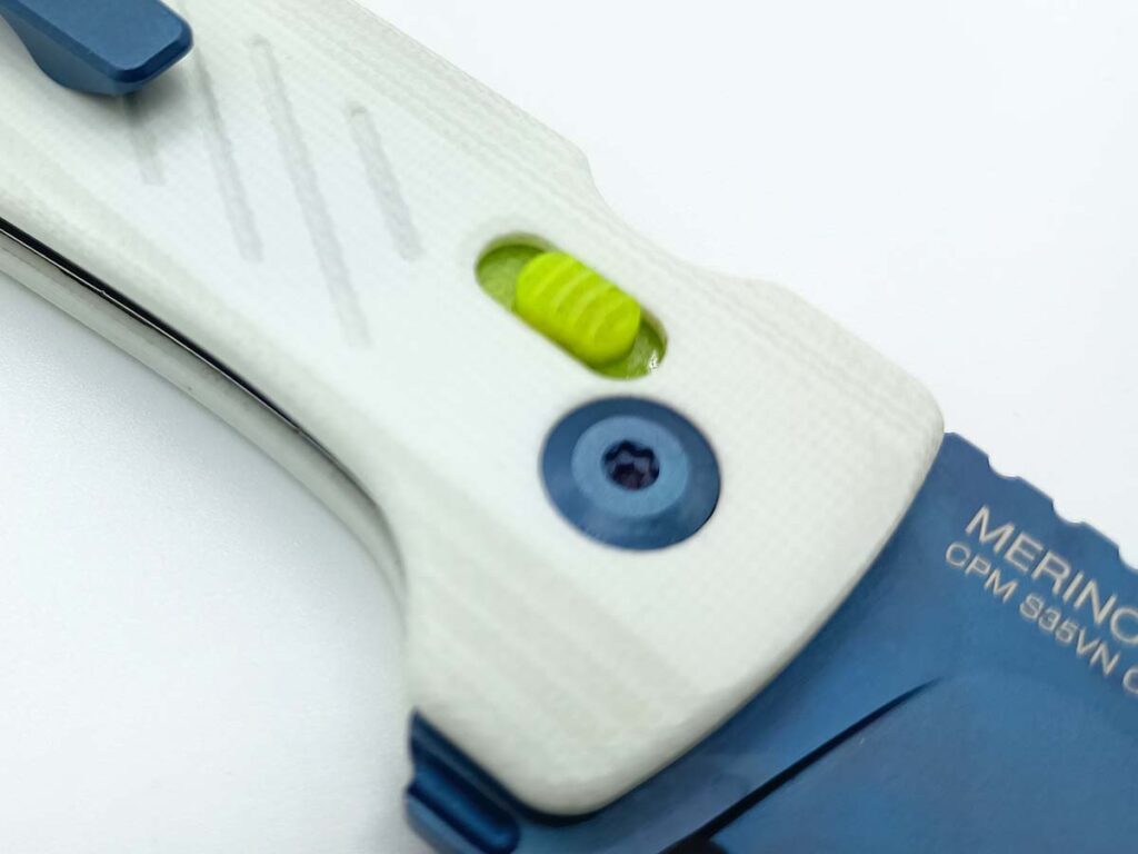 An axis lock, the Merino is ambidextrous and quick to deploy.
