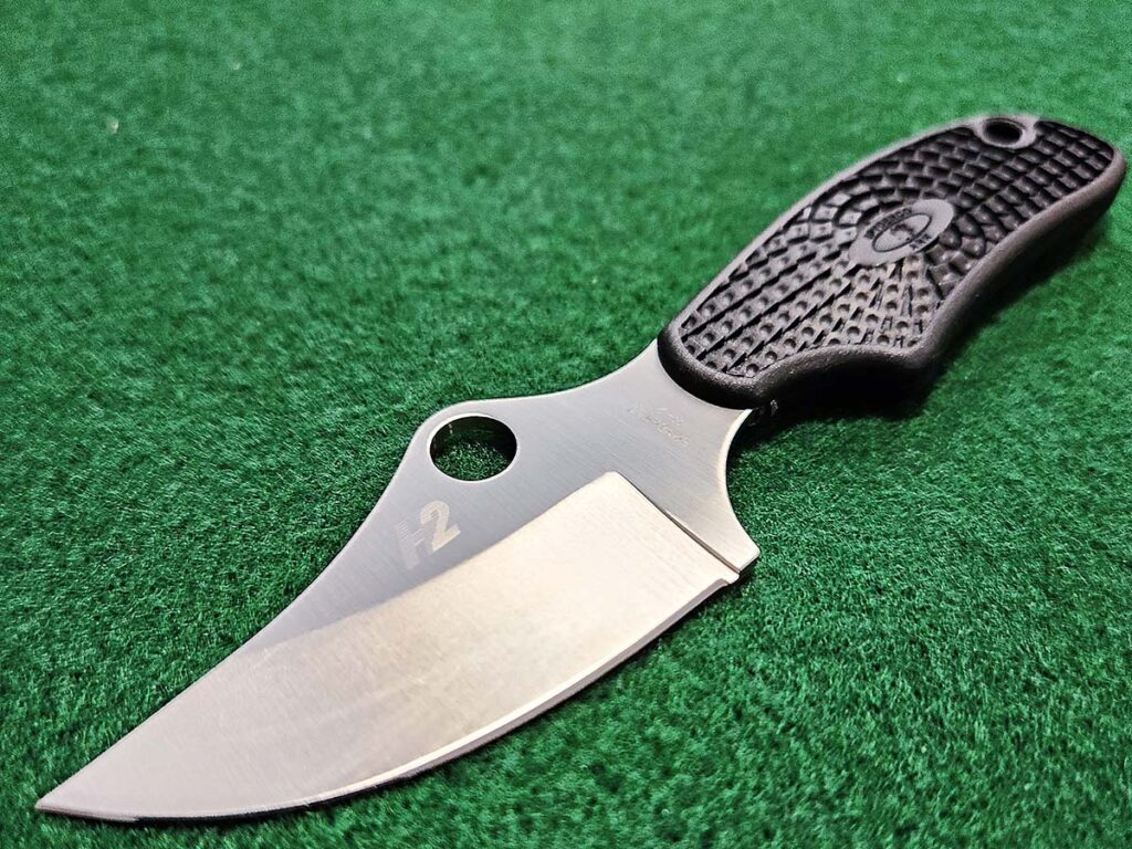 The hollow grind on the Ark gives it a keen edge and thin cross section that the authors found easy for sharpening.