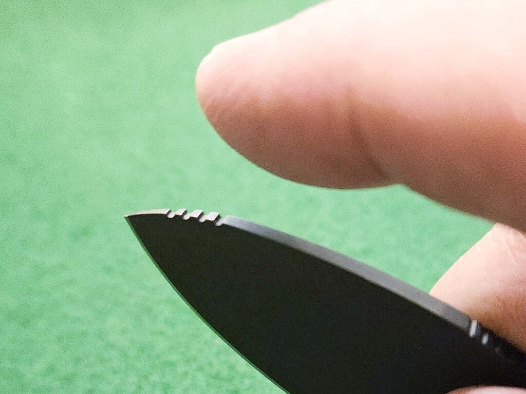 On the Baby Banter, the forward jimping provided the author’s index finger with a solid purchase while using a pinch hold.
