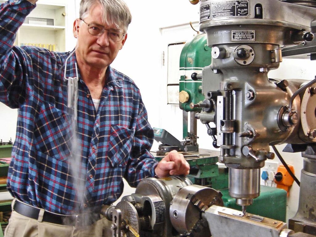 When buying tools think about their longevity—good ones last, cheap ones don’t. South African knifemaker Des Horn’s Bridgeport milling machine is one of the good ones. (Des Horn image)