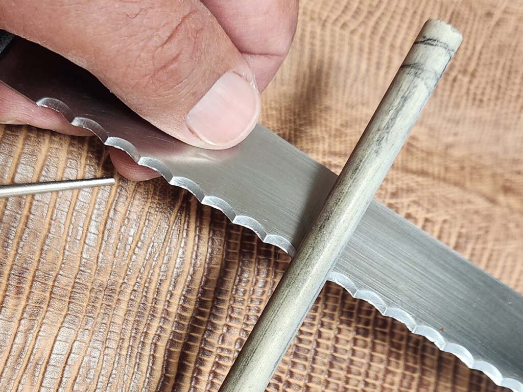 There is often more than one way to do something. Here the author uses a ceramic sharpening rod whose diameter closely matches the serration.