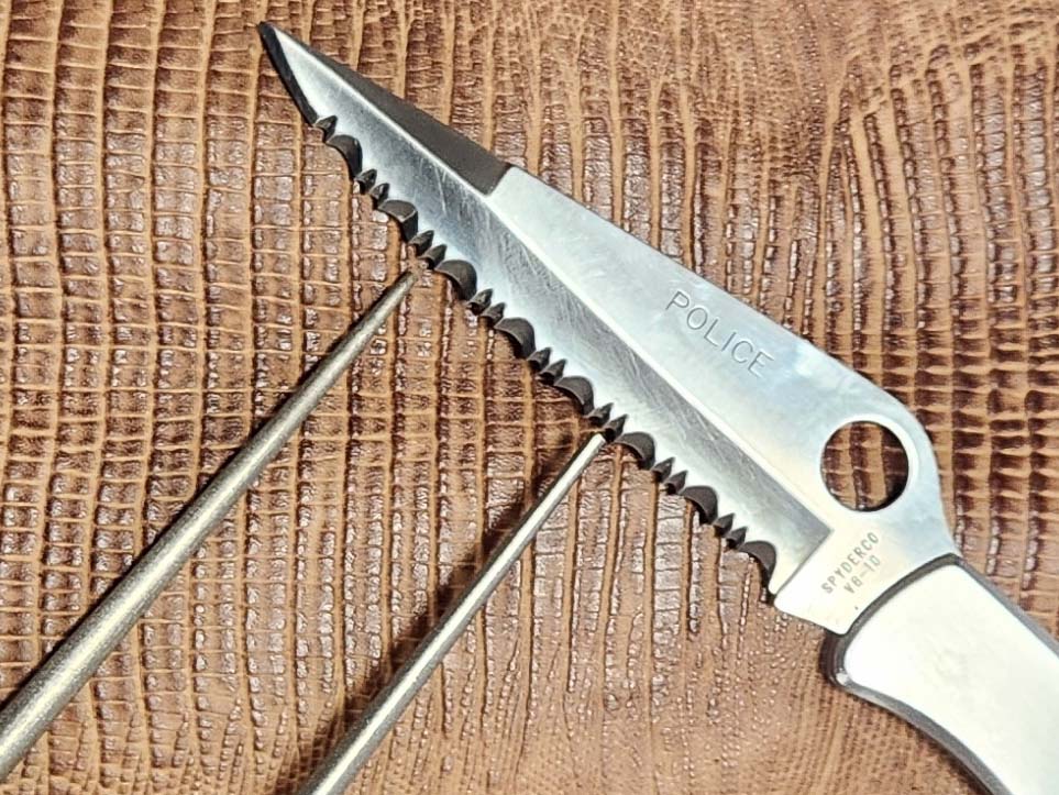 The author’s older Lansky folding sharpener (left) does not have a large enough diameter for some bigger serrations. Meanwhile, the new Lansky model (right) has a larger tip diameter than the older one, making it impossible to use on smaller serrations.
