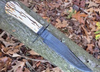 Bob Earhart’s 5-bar Turkish twist damascus fighter is an absolute head turner, with a 7.5-inch blade and mammoth ivory handle. (Bob Earhart image)