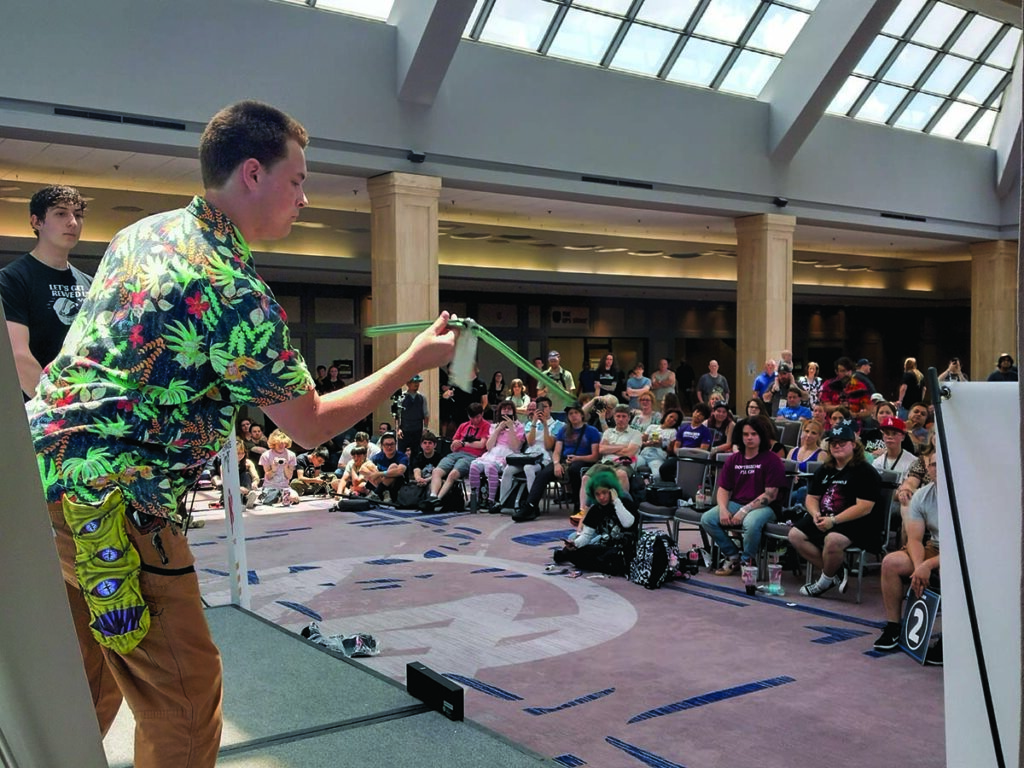 A contestant flips a giant butterfly knife during Balicomp 25.