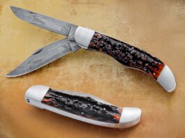 Rockin’ The Joint: Haunting Hunt For Slip Joint Perfection Josh Howard’s Folding Hunter features a remarkable 3.5-inch hollow-ground blade crafted from pattern-welded damascus depicting a detailed deer hunting scene. Measuring 9 1/8 inches overall, the knife is built on a stainless steel frame with stainless bolsters and classic amber stag handle scales. (SharpByCoop image)