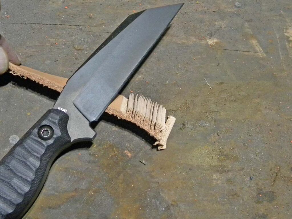 Through leather, the Sentinel was particularly aggressive, the author reports. Both cutting and skiving the hide were audible. Skiving was especially impressive, with the knife producing thin, uniform slices.
