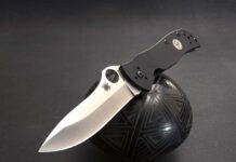 Spyderco’s revival of the Starmate pays homage to the design, the relationship between Bob Terzuola and Sal Glesser , and several significant anniversaries. Both men were instrumental in the development of the modern tactical folder and the Starmate is a proud symbol of their contributions and longstanding friendship.