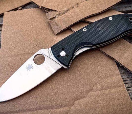 Spyderco Tenacious action 2 copy