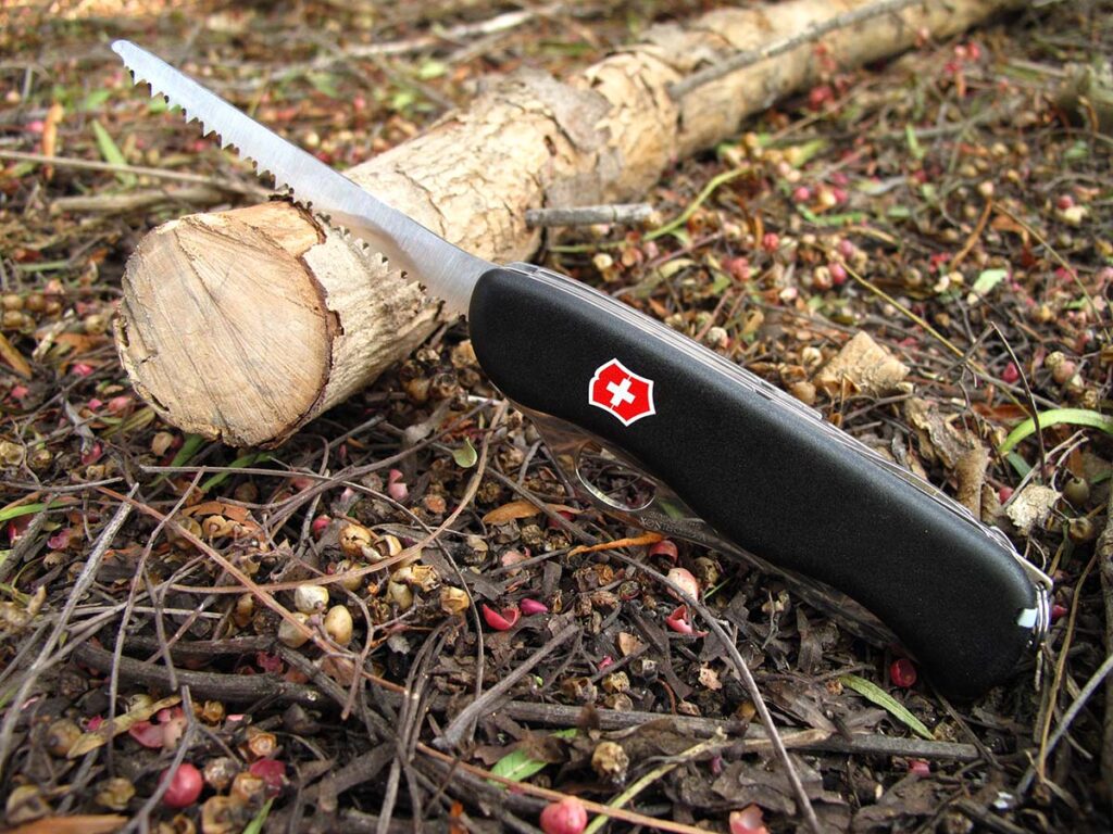 The One-Handed Trekker SAK boasts an exceptional 3½-inch wood saw that serves as a fire steel striker on its spine.