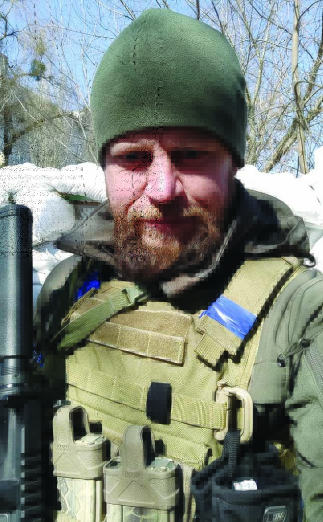 At press time, Ukrainian knifemaker Oleksii Nesterenko had signed a contract as a territorial defense volunteer for Ukraine and had stopped making knives.