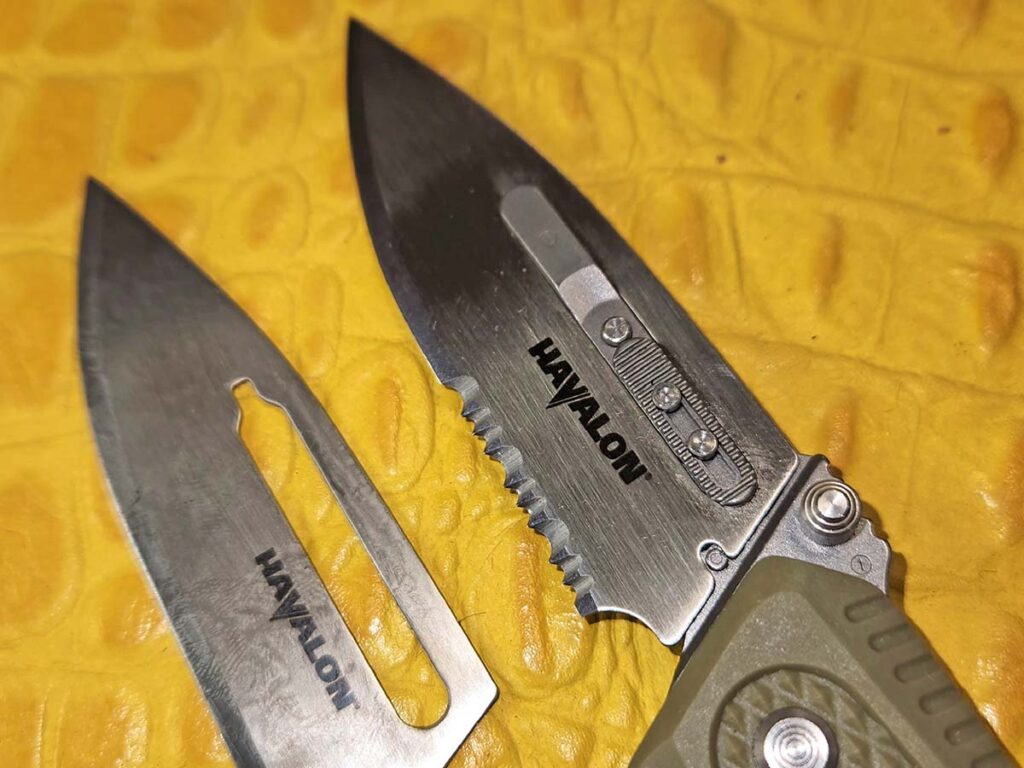 Conveniently, the Havalon REDI comes with two blades. The razor edge blade (left) and mounted on the knife is the combo serrated/razor blade (right). Unlike the other knives, the blades are proprietary and longer then a standard utility blade.
