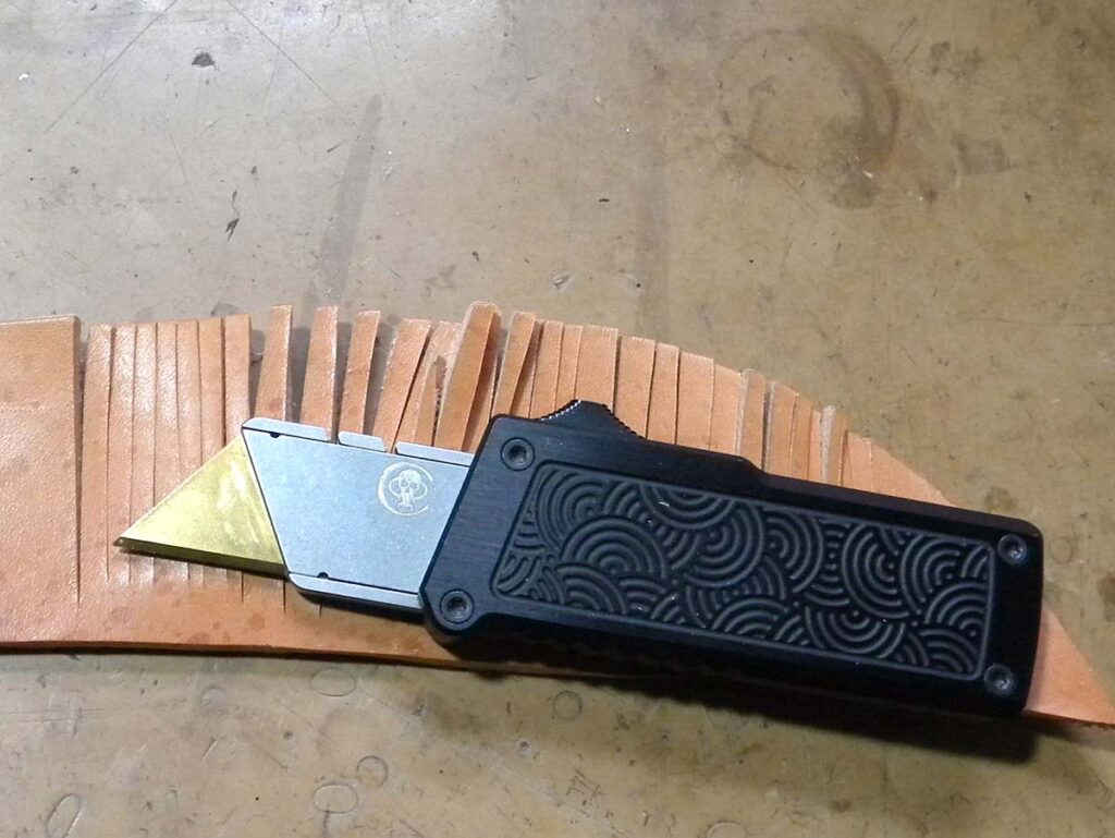 The author figures leatherworkers might find the knife very handy as it proved aggressive against leather. Given its fast deployment, it’d be very suitable in this role.