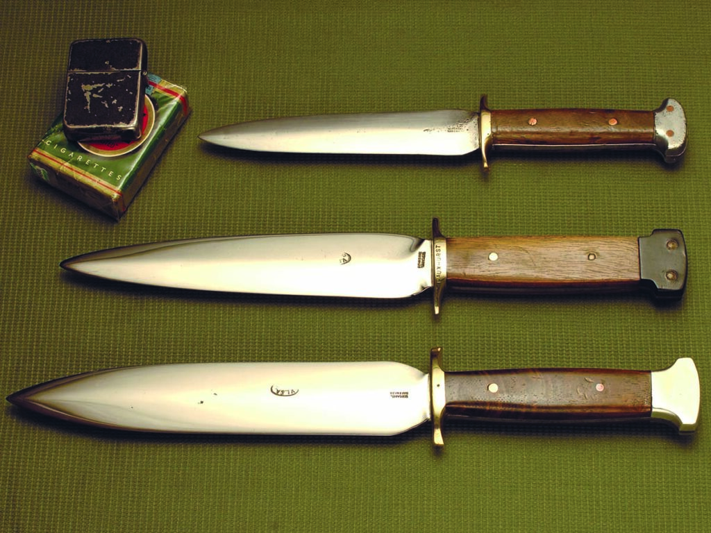 William Scagel’s hidden-tang fighters with stacked leather washers reportedly were made for the European theater during World War II, while the full-tang wood-slab fighters were made for the Pacific. The stacked leather washers were thought to be too susceptible to the humidity, high temperatures and salty air of the applicable Pacific region. (Image courtesy of Louis Chow)